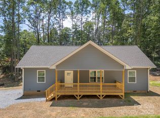 626 Felmet Rd, Hendersonville, NC 28792