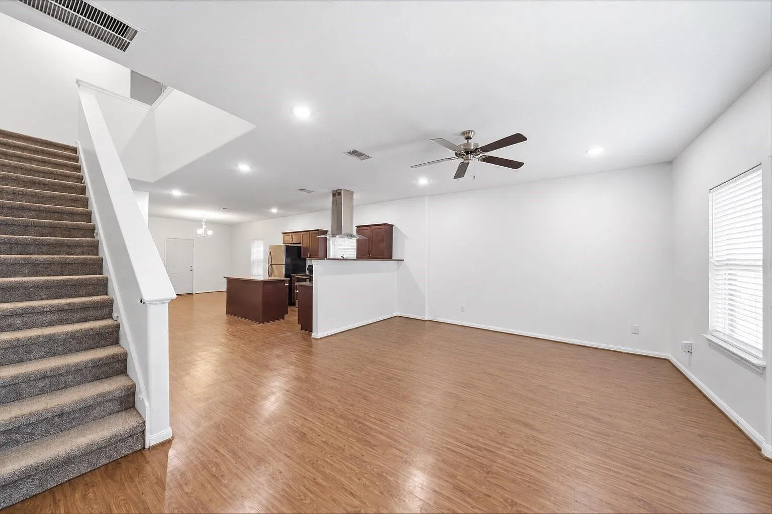 3 bed, 2.5 bath, 1720 sqft, $2,295 — Photo 2