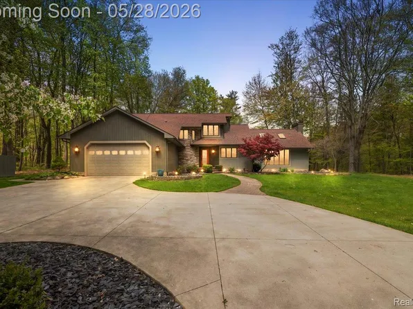 501 Cedarwood St, Oxford, MI 48371