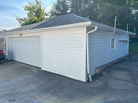 2nd image of 7405 Marlborough Ave #Up