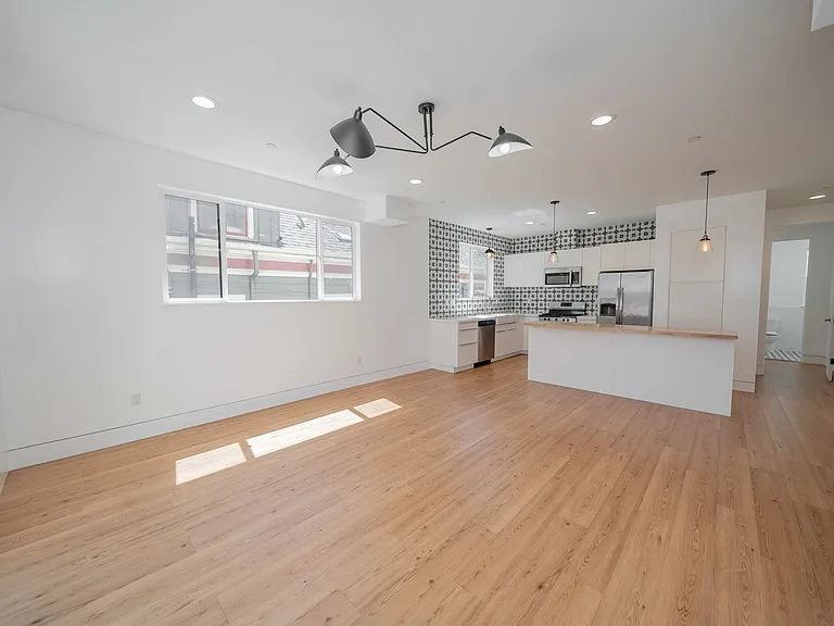 848 32nd Street — Photo 1