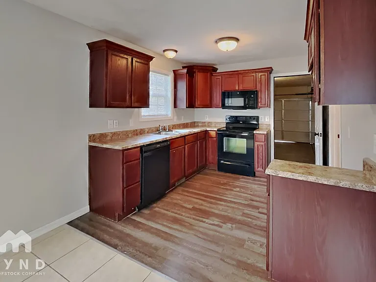 624 S Mahn Ave — Photo 7