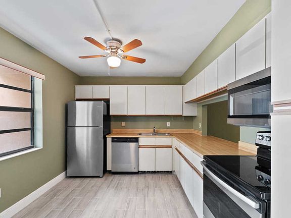 3rd image of 145 Lake Nancy Ln APT 132