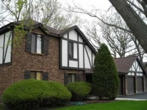 8234 Chestnut Dr #39B, Palos Hills, IL 60465