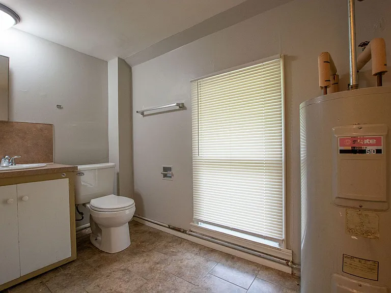 6704 Binney St — Photo 9