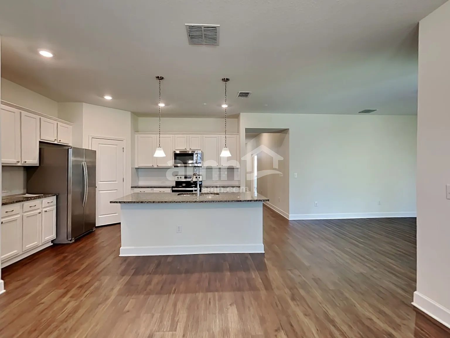3 bed, 2.0 bath, 1700 sqft, $2,185 — Photo 4