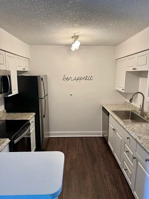 1 bed, 1.5 bath, 760 sqft, $1,500 — Photo 2