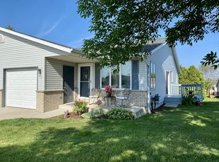 523 Dutch Ct, Oostburg, WI 53070