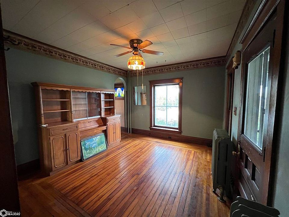 304 Iowa St, Iowa Falls, IA 50126 Zillow