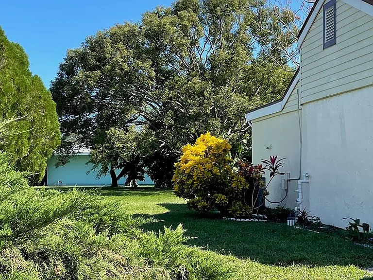 997 Mariposa Dr NE — Photo 17