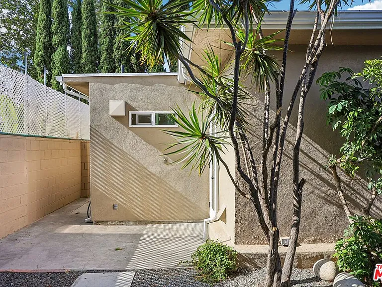 6727 1/2 Orion Ave — Photo 26