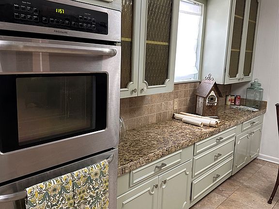 5th image of 405 N Elm St