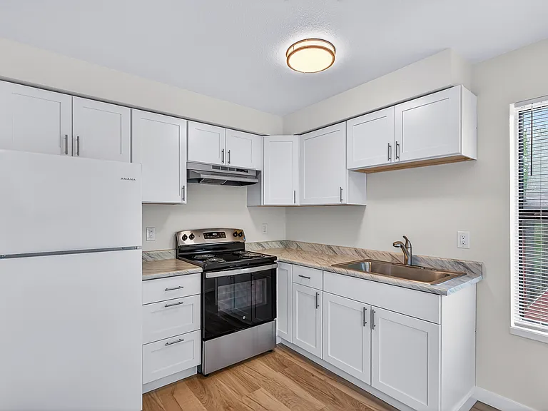 721 N Main St #4 — Photo 8