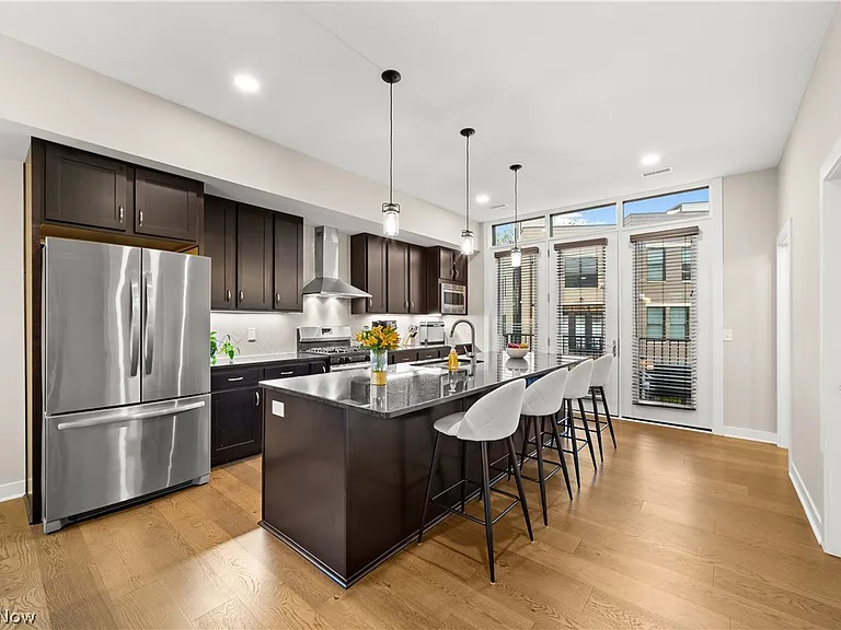 11202 N Park Pl — Photo 2