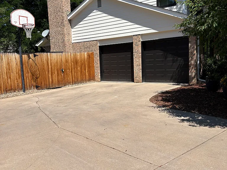 5769 S Geneva St — Photo 3