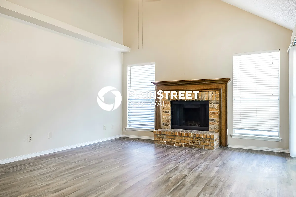 Living Room - 6329 N Park Dr