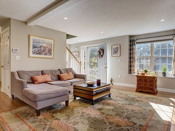 5th image of 5 Court Farm Ln #C
