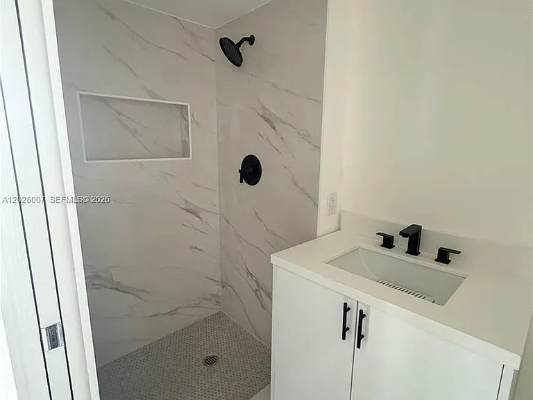 19101 NE 36th Ct #1005 — Photo 9