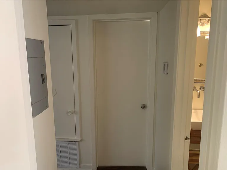 1918 Hearthstone Dr #202 — Photo 7