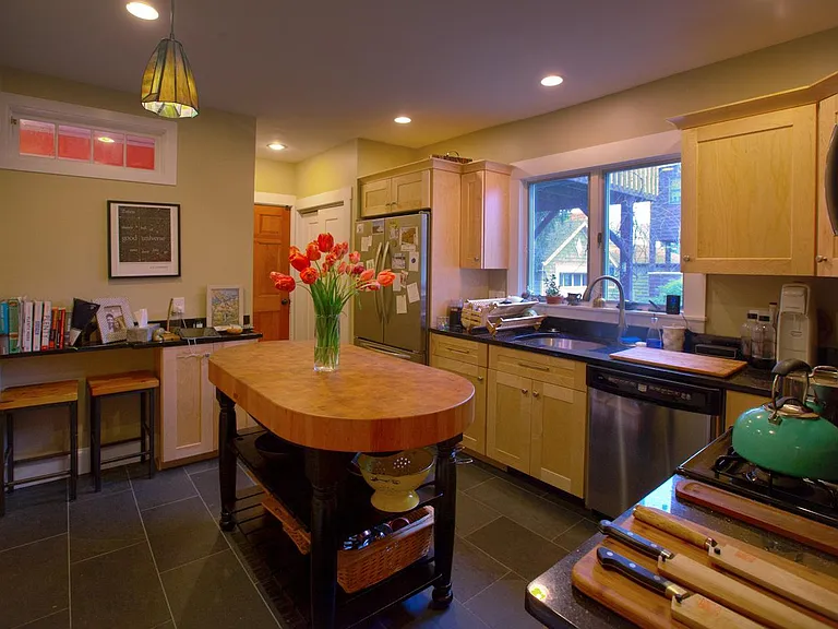 75 Capen St #2 — Photo 2