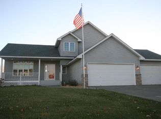 8763 Autumn Oaks Dr, Rockford, MN 55373