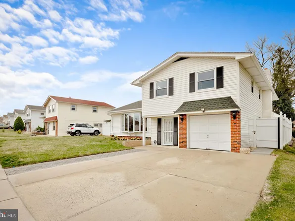 1024 Alpena Rd, Philadelphia, PA 19115