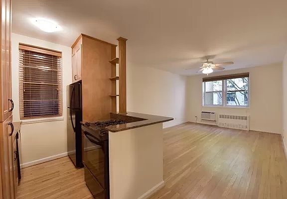 4th image of 320 E 35th St APT 3F