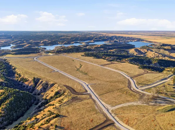 11 Cedar Blf, Brady, NE 69123