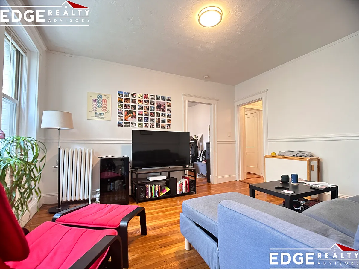 Building Photo - 264 Kelton St #2