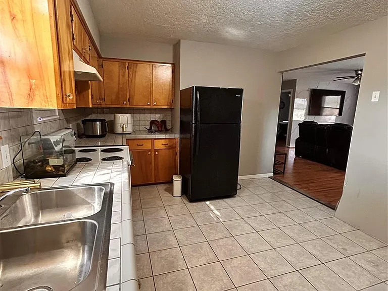 8118 S Hamilton Rd — Photo 15