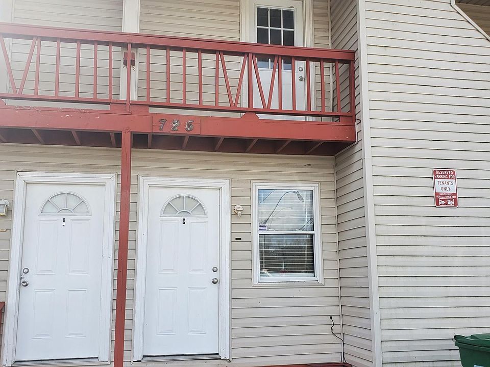 1st image of 725 Woodland Dr #C