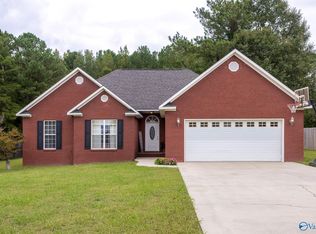 1099 Maplewood Dr SW, Hartselle, AL 35640