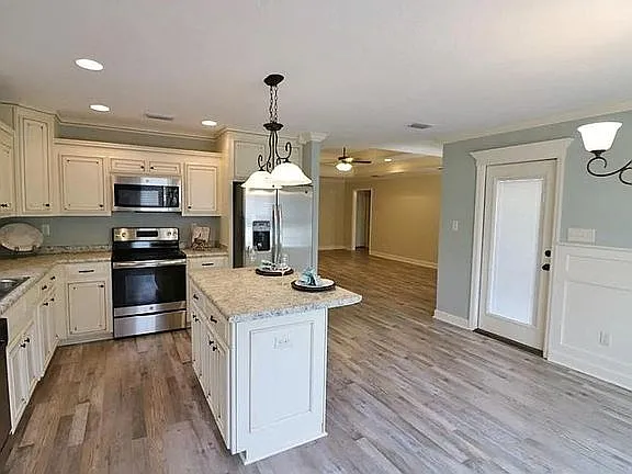 3 bed, 2.0 bath, 1544 sqft, $1,650 — Photo 2