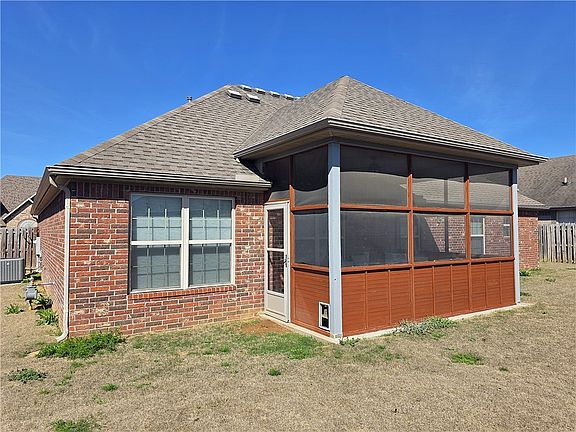 4th image of 783 Amethyst Ave