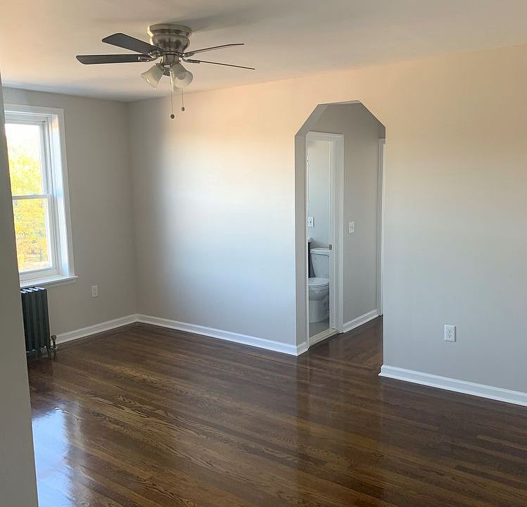 2nd image of 671 Lincoln Ave APT 310