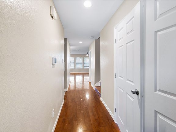 4th image of 5666 Hunters Bend Ln