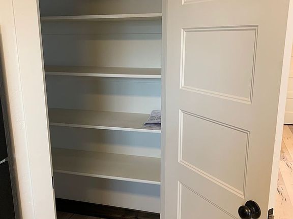 5th image of 21 Appleway Dr #8