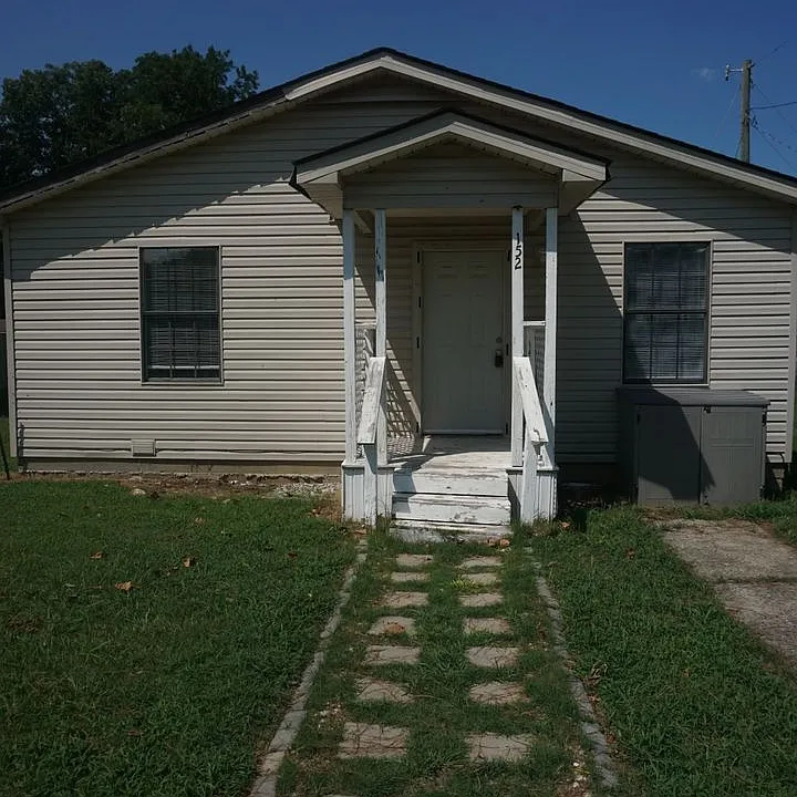 152 North Ave