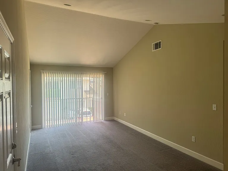 118 Winslow Ct — Photo 2