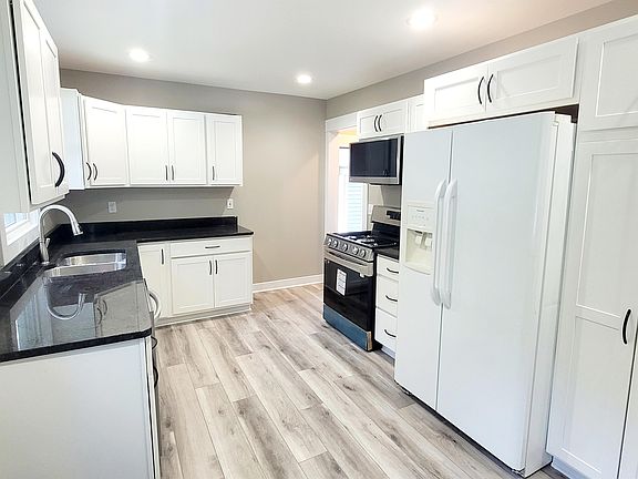 Eat in kitchen from breezeway