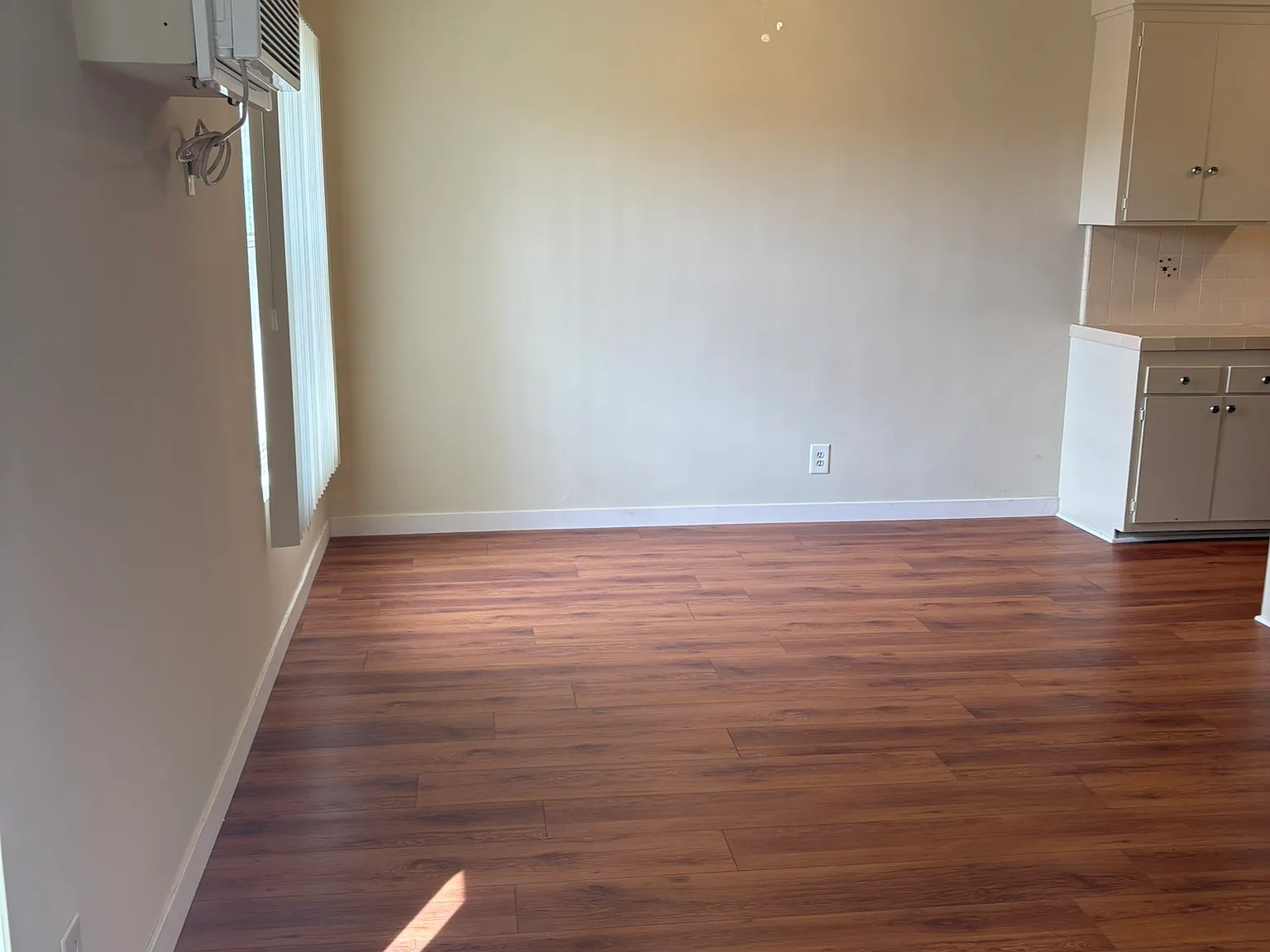 12405 Weddington St — Photo 4