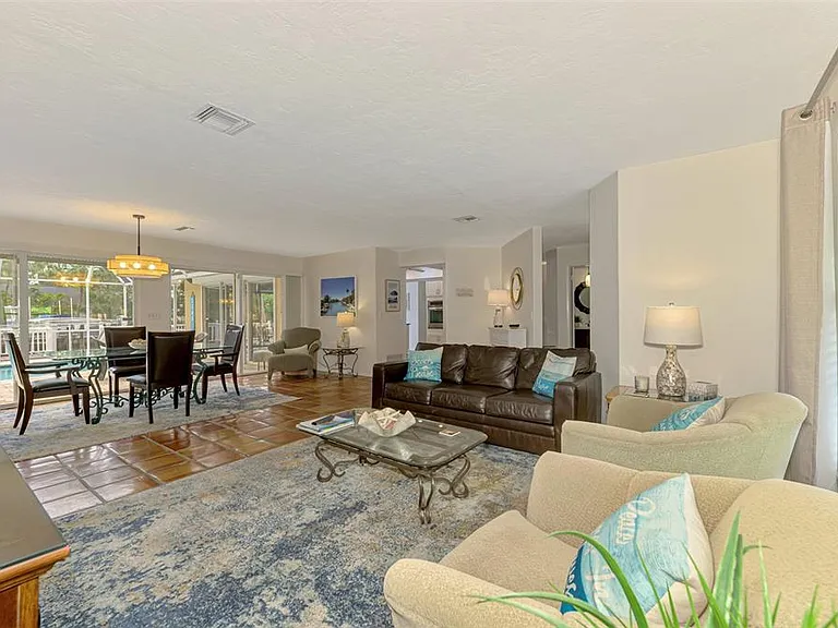 4946 Commonwealth Dr — Photo 11