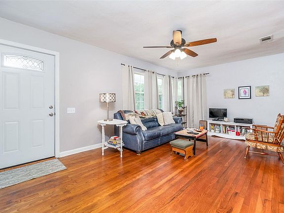 4th image of 3620 Bayou Blvd