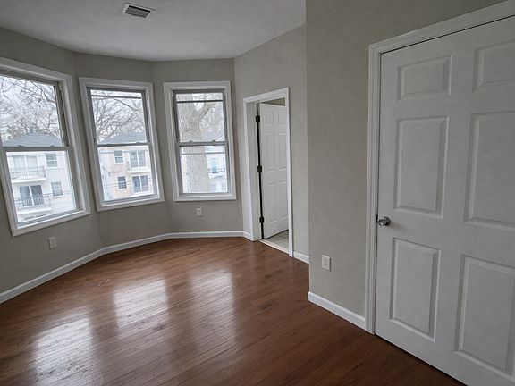 3rd image of 806 S 14th St Floor 3