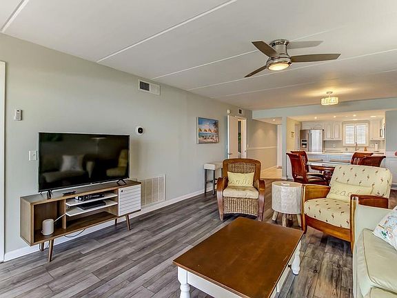 5th image of 3350 S Fletcher Ave #3M