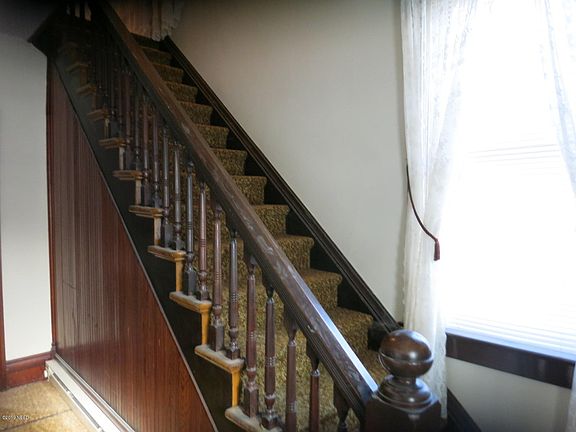 2nd image of 713 4th St W