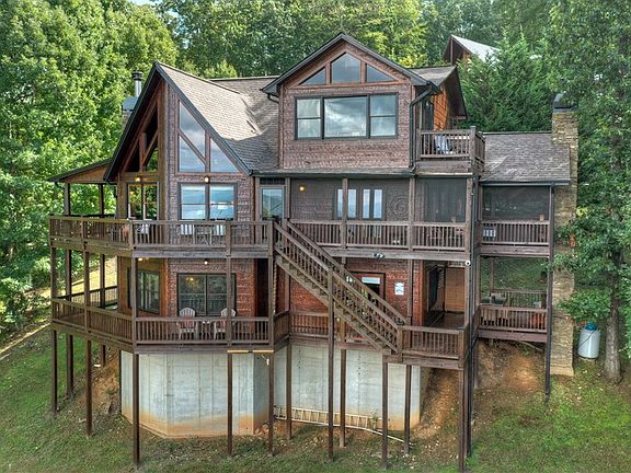 3rd image of 1404 Mountain High Dr