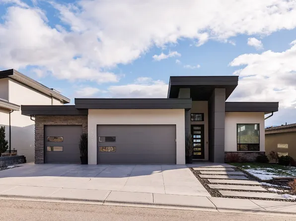 2501 Tallus Heights Dr, West Kelowna, BC V4T 3M2