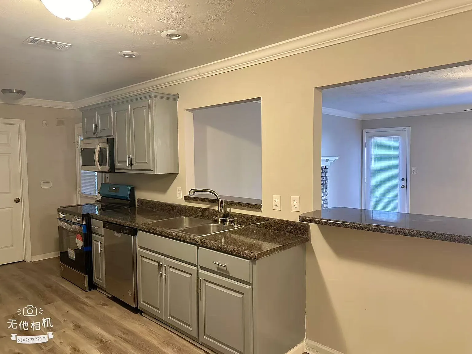2127 Silverdale Rd — Photo 2