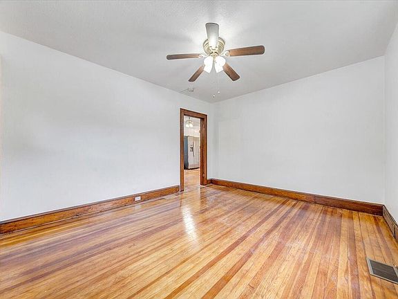 3rd image of 1322 Mabry Ave SE